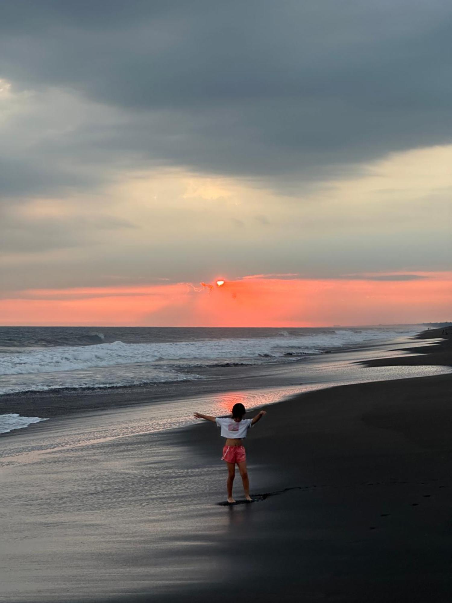 Hotel Atelie Del Mar Monterrico Kültér fotó